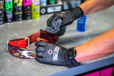 219 - Preparat do czyszczenia wizjerów i gogli - 250ml - Helmet Visor & Goggle Cleaner