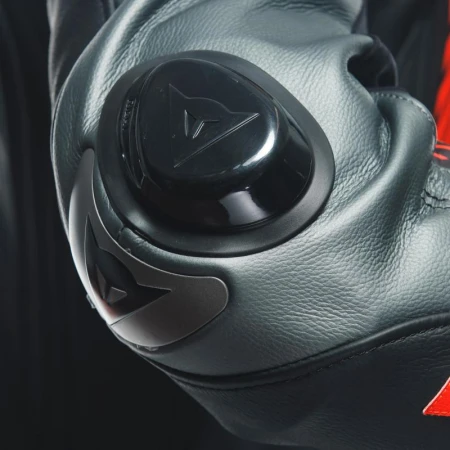 kombinezon-skorzany-dwuczesciowy-dainese-laguna-seca-5-2pcs-czarnoszaryczerwonyfluo (6).jpg