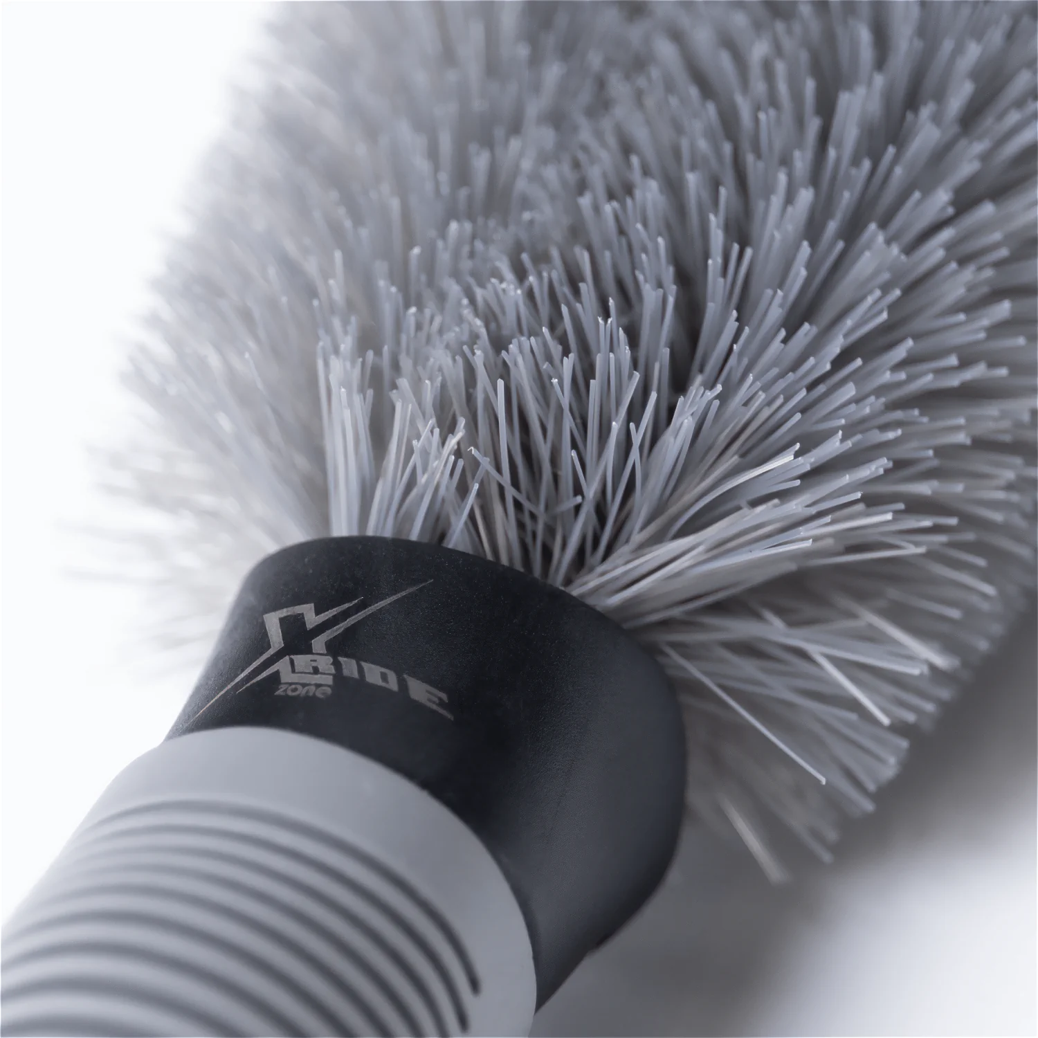 Detailing_Wheel_Brush_02.webp