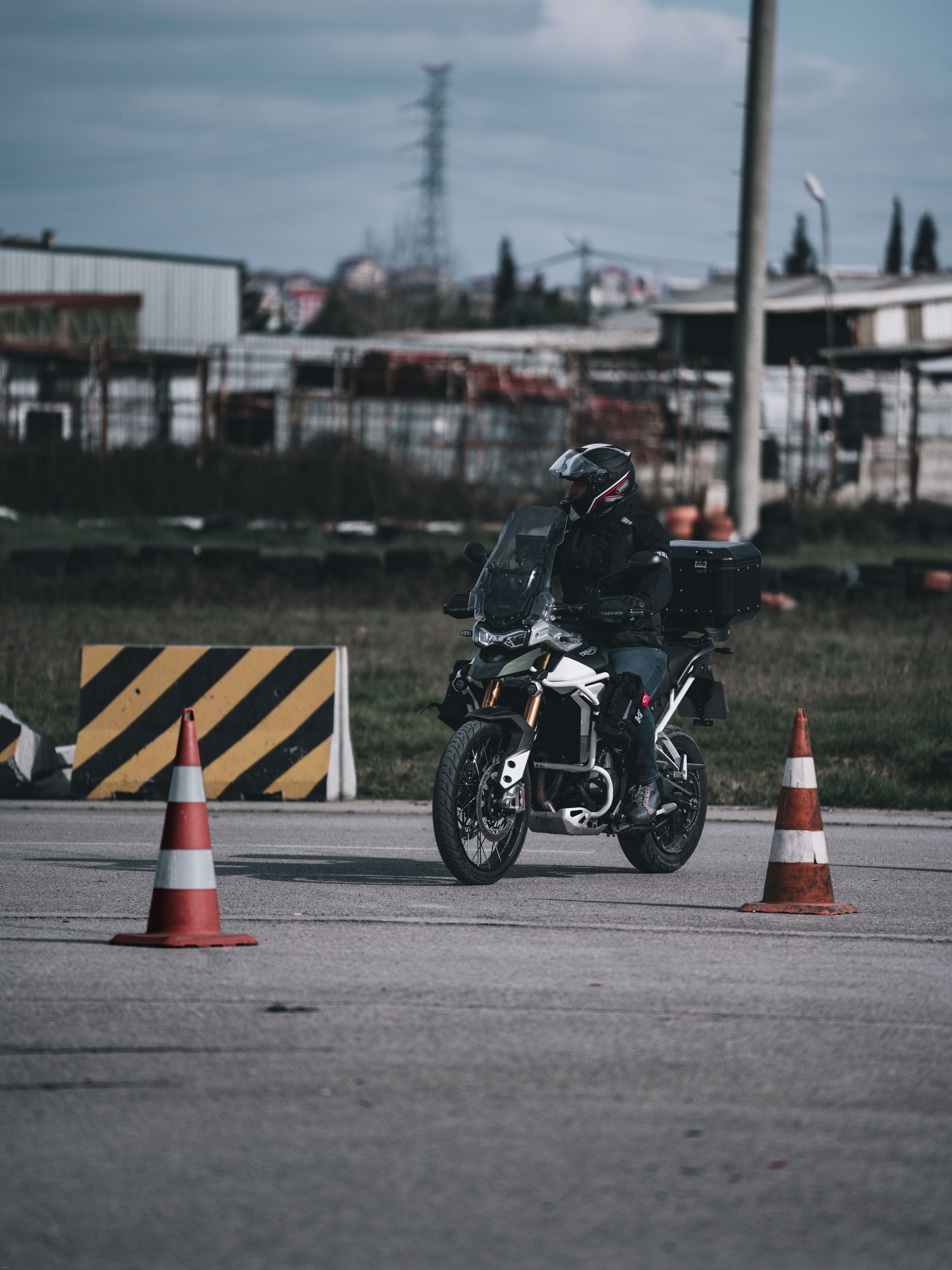 Motocykle do 20 kW na prawo jazdy kategorii B? Czego dotyczy nowa interpelacja poselska.